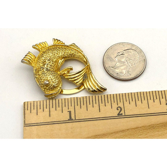 Vintage Elizabeth Morrey Scarf Clip Figural Koi Goldfish Gold Tone Hinged Clasp - Picture 8 of 8